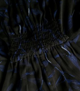 Ilga puošni suknelė