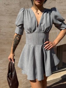 Išskirtinio dizaino suknelė