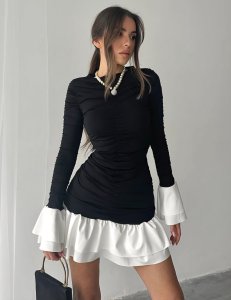 Išskirtinio dizaino suknelė