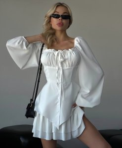 Išskirtinio dizaino suknelė